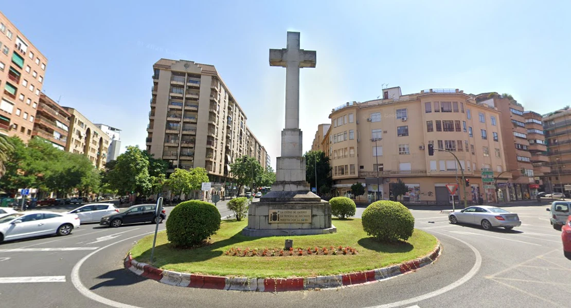 Las asociaciones intensifican su campaña para la retirada de la Cruz de los Caídos de Cáceres