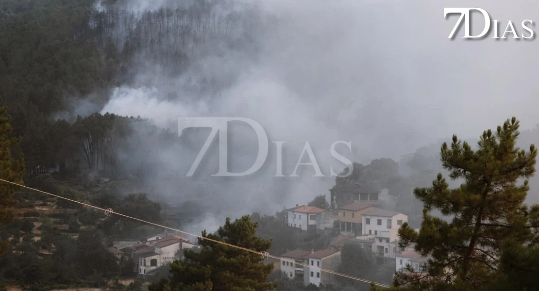 Imágenes del peligroso incendio de Pinofranqueado la tarde del miércoles