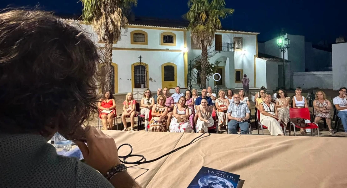Isidro Barroso presenta en Ribera del Fresno su segundo poemario, seis años después de su primera obra