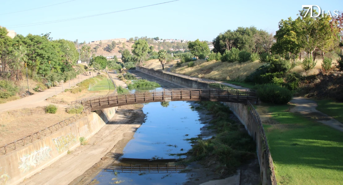 Así están siendo los trabajos para limpiar los arroyos Rivillas y Calamón en Badajoz