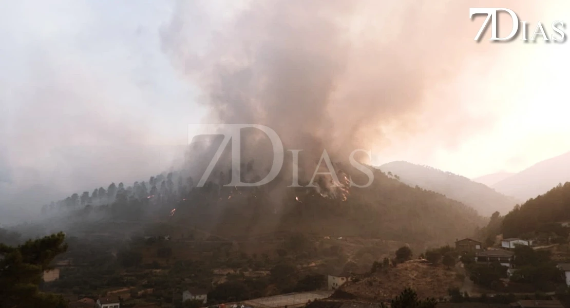 Imágenes del peligroso incendio de Pinofranqueado la tarde del miércoles