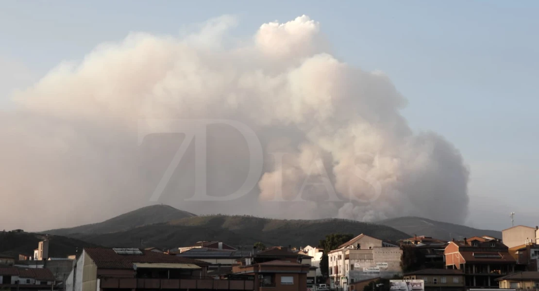 Cerca de 600 personas evacuadas por el incendio forestal de Las Hurdes