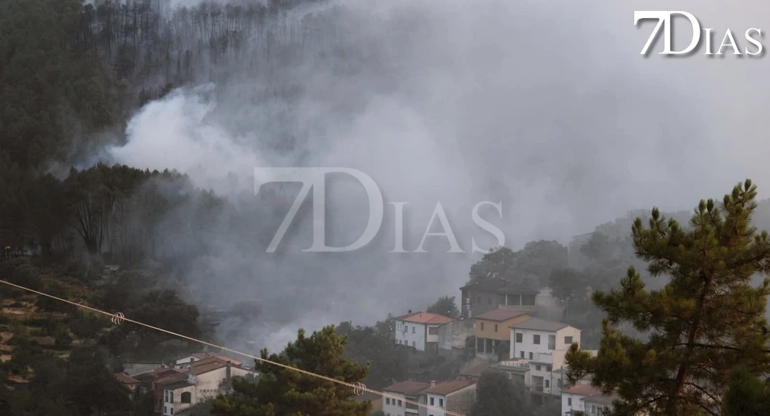 Imágenes del peligroso incendio de Pinofranqueado la tarde del miércoles