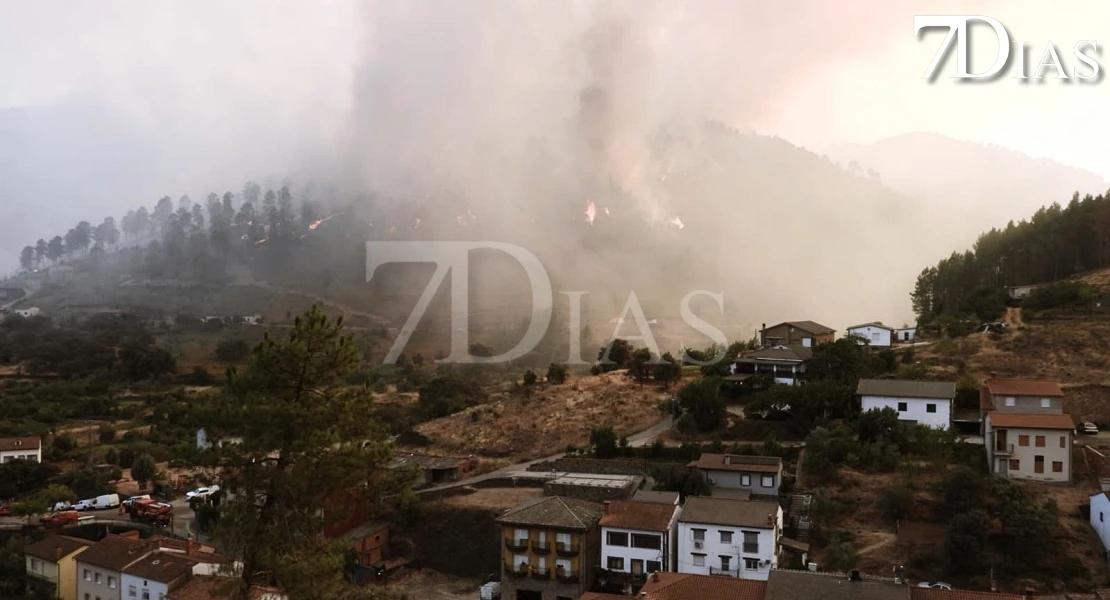 Imágenes del peligroso incendio de Pinofranqueado la tarde del miércoles