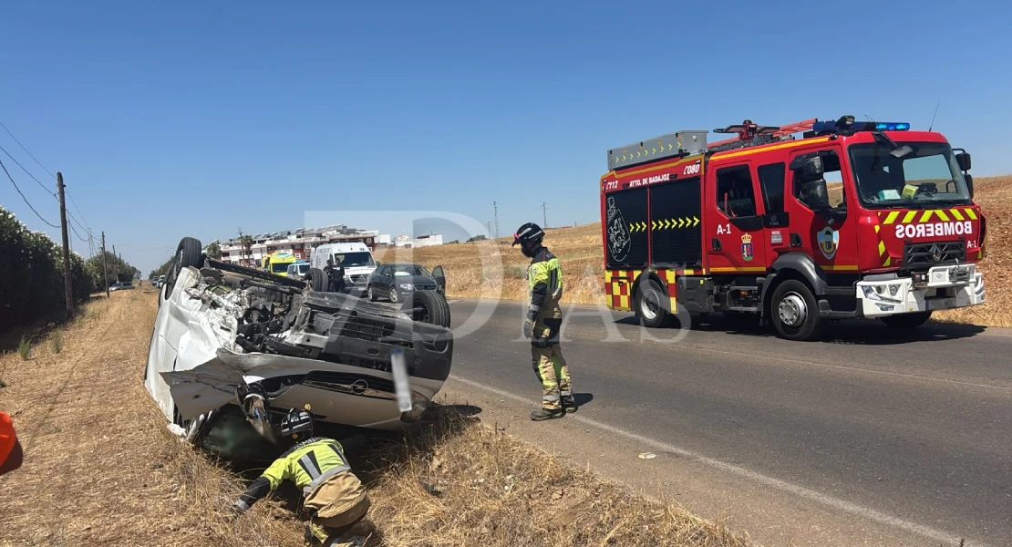 Dos personas afectadas en un aparatoso accidente en la carretera de la Corte
