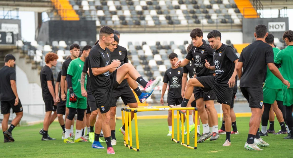 El CD Badajoz vuelve a jugar en el Vivero después del ascenso con un derbi regional