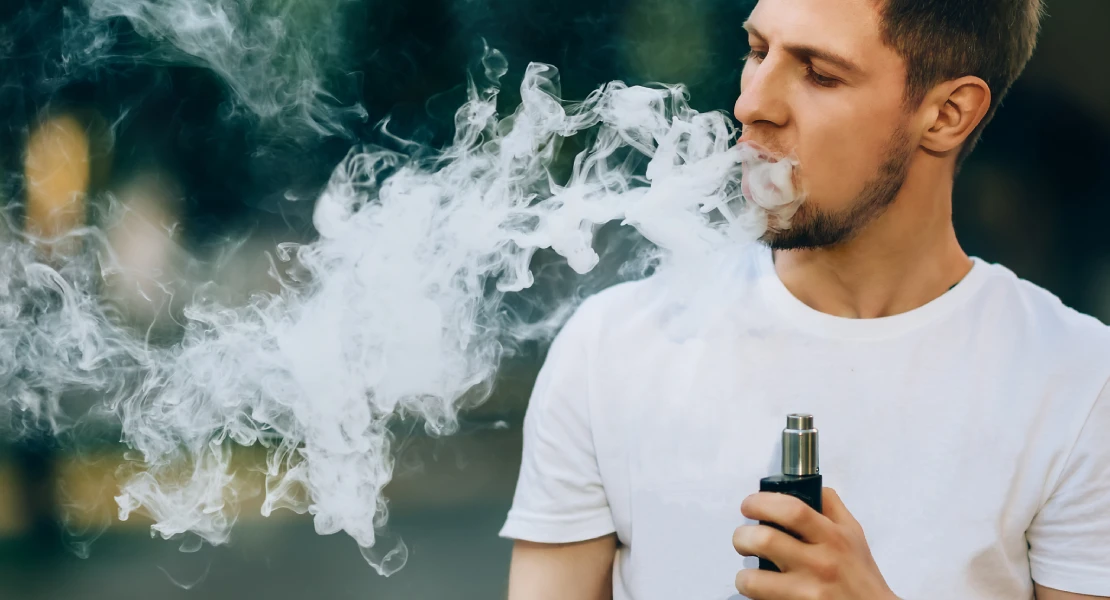 El SES presenta una campaña para concienciar a los jóvenes extremeños sobre los riesgos del vapeo