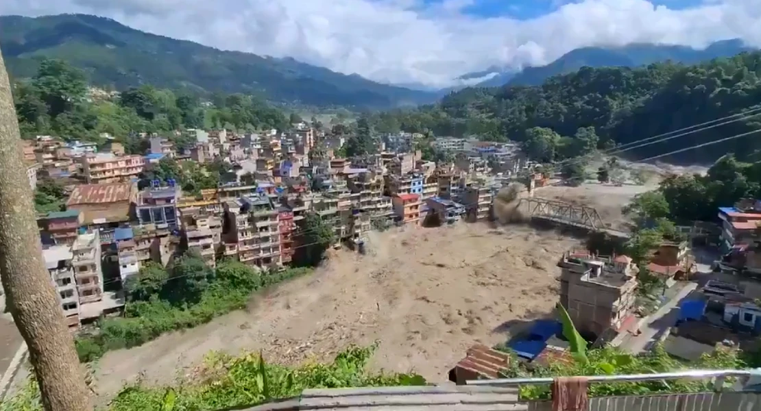 Cuatro españoles entre los 1.500 desaparecidos por la riada en Nepal y el Tíbet