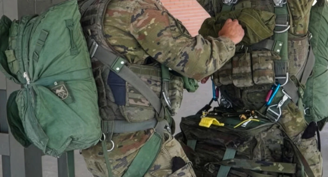 Decenas de migrantes apedrean y hieren a cuatro militares en Ceuta