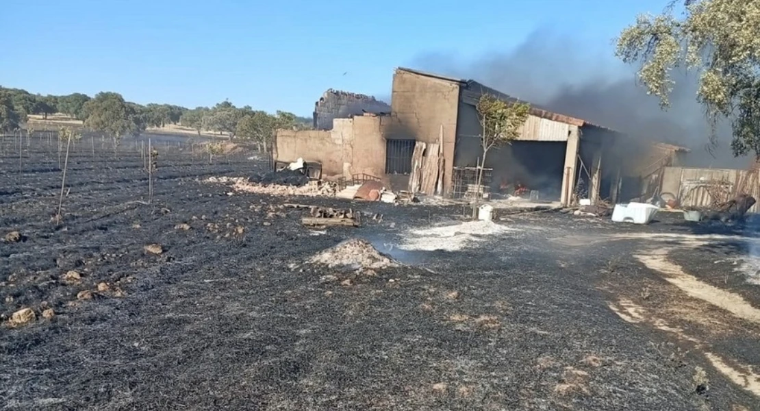 Investigado un tractorista por provocar un incendio forestal en la provincia de Badajoz