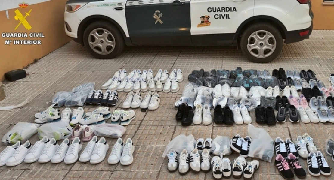 Confiscan más de un centenar de calzado falso que iba a venderse en Almendralejo