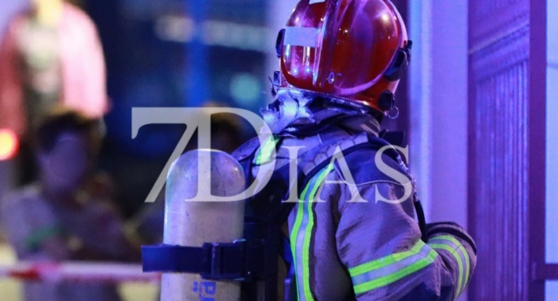 Un amplio dispositivo acude a un incendio de vivienda en Villanueva de la Serena