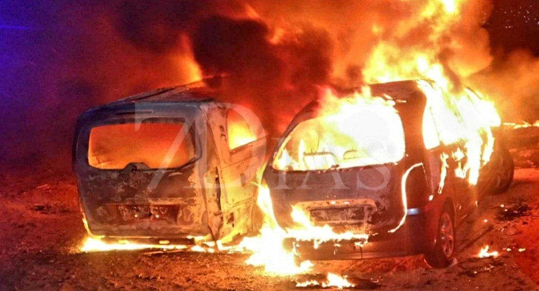 Varios vehículos arden en la vía pública esta madrugada en Badajoz