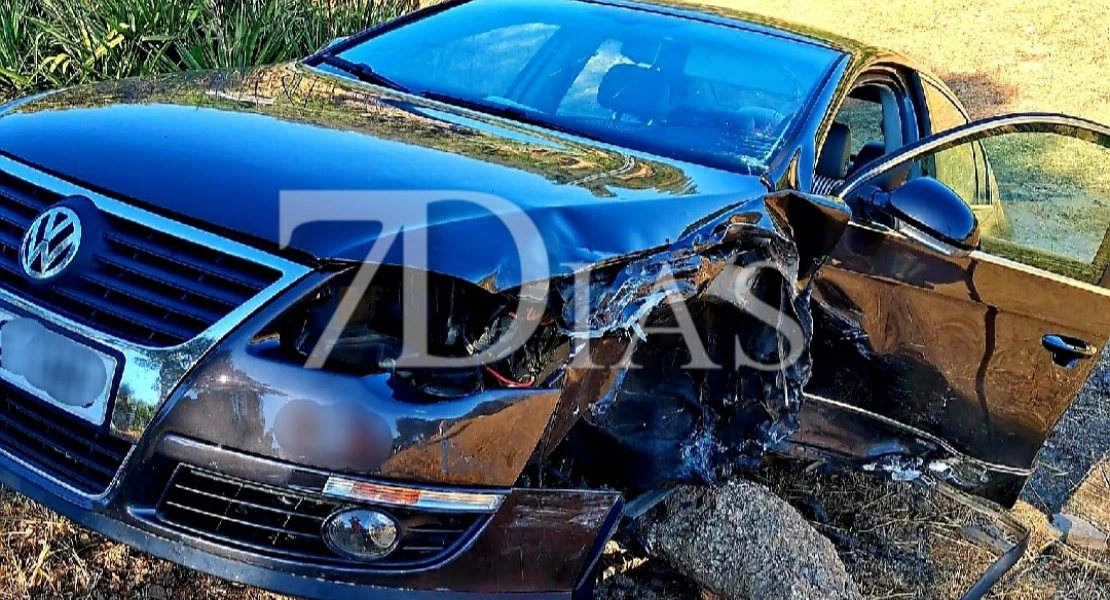 Un accidente en San Vicente de Alcántara se salda con graves daños materiales