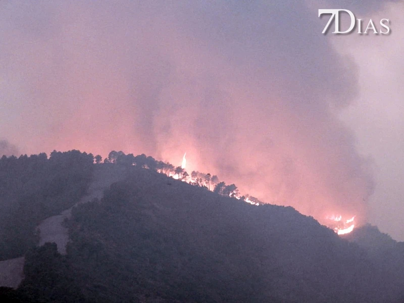 REPOR: Así se ha vivido el incendio de Las Hurdes esta madrugada: la UME se suma a las labores de extinción
