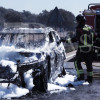 Arde un vehículo que viajaba en dirección a Alburquerque y provoca retenciones en la EX-110