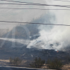 Un incendio junto a las vía del tren Badajoz-Madrid moviliza a los bomberos