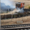 Un incendio junto a las vía del tren Badajoz-Madrid moviliza a los bomberos