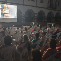 Las plazas de 12 pueblos cacereños se transforman en cines de verano