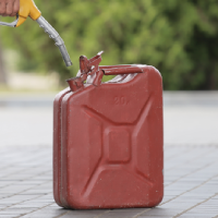 Denuncian que el precio del gasóleo vuelve a "asfixiar" al campo cacereño