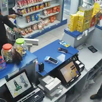 Detenidos tres jóvenes, dos de ellos menores, por atracar con una pistola tres veces la misma gasolinera