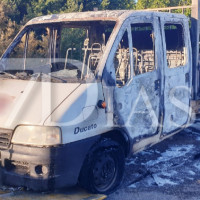 El fuego calcina un camión cerca de Badajoz