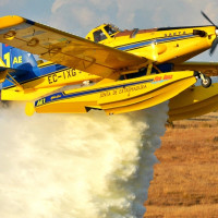 Extremadura refuerza con dos aviones anfibios su ayuda en el incendio de la provincia de Huelva