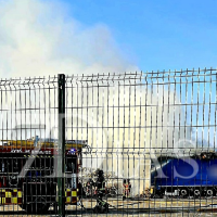 Un incendio en el polígono El Nevero moviliza a los bomberos