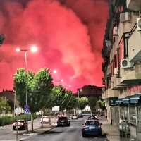 Un incendio cerca de viviendas enciende las alarmas en Plasencia durante la madrugada