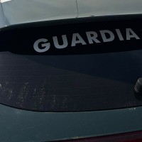 Investigan a un hombre por disparar en la vía pública y herir a un perro en Extremadura