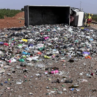 Grave suceso en Extremadura: un camión vuelca con toda su carga de botellas de vidrio
