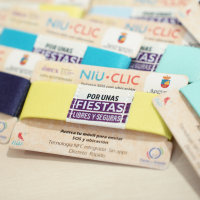 Extremadura presenta 'Niu Clic', la pulsera que permite a las mujeres alertar de situaciones de peligro