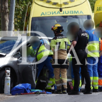 Grave accidente en Badajoz: una mujer se empotra contra una farola y una pared