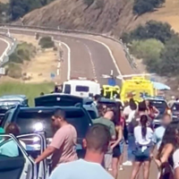 Muere un motorista en Extremadura tras colisionar contra vehículos retenidos en la A-5