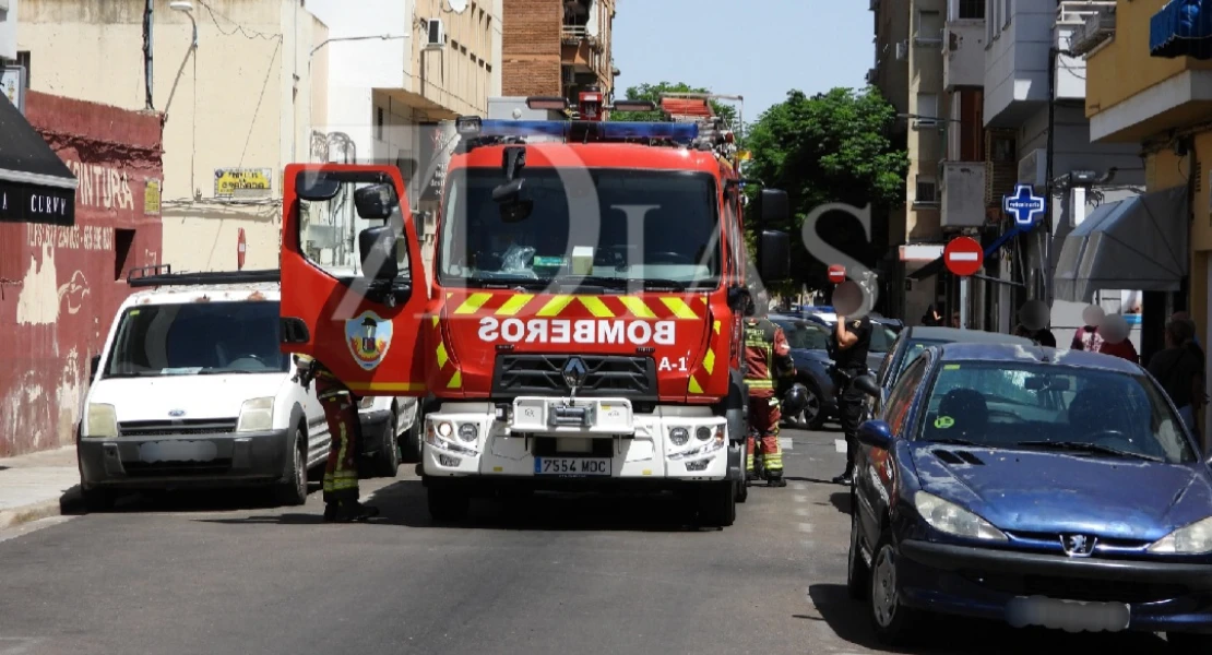 Un nuevo incendio en un punto limpio moviliza a Policía Nacional y Bomberos en San Roque
