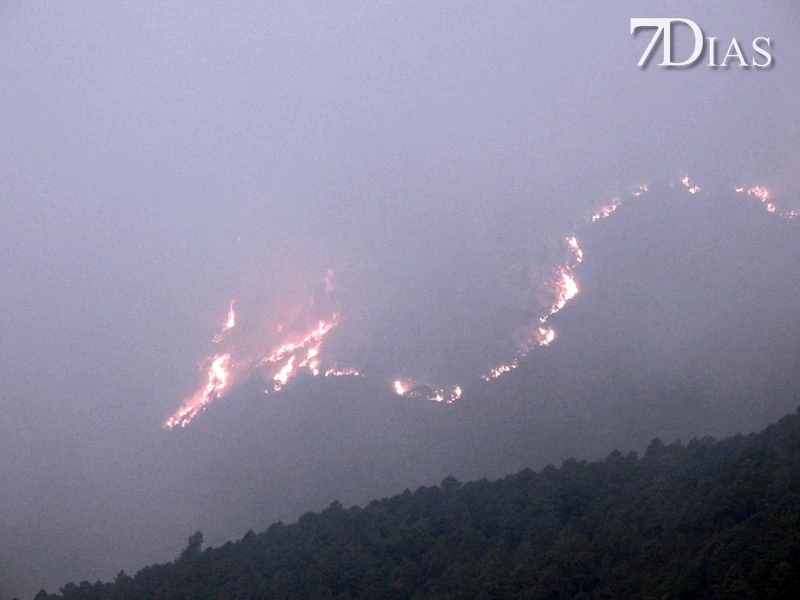 REPOR: Así se ha vivido el incendio de Las Hurdes esta madrugada: la UME se suma a las labores de extinción
