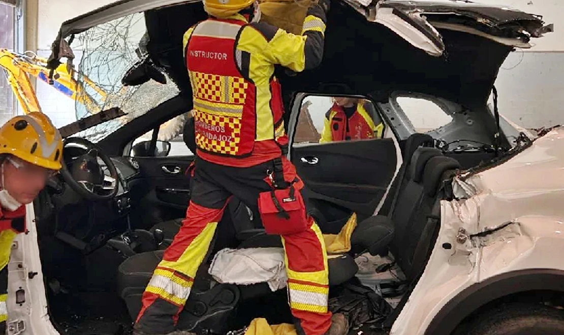 Accidente a la altura de Montijo: los bomberos excarcelan a un conductor