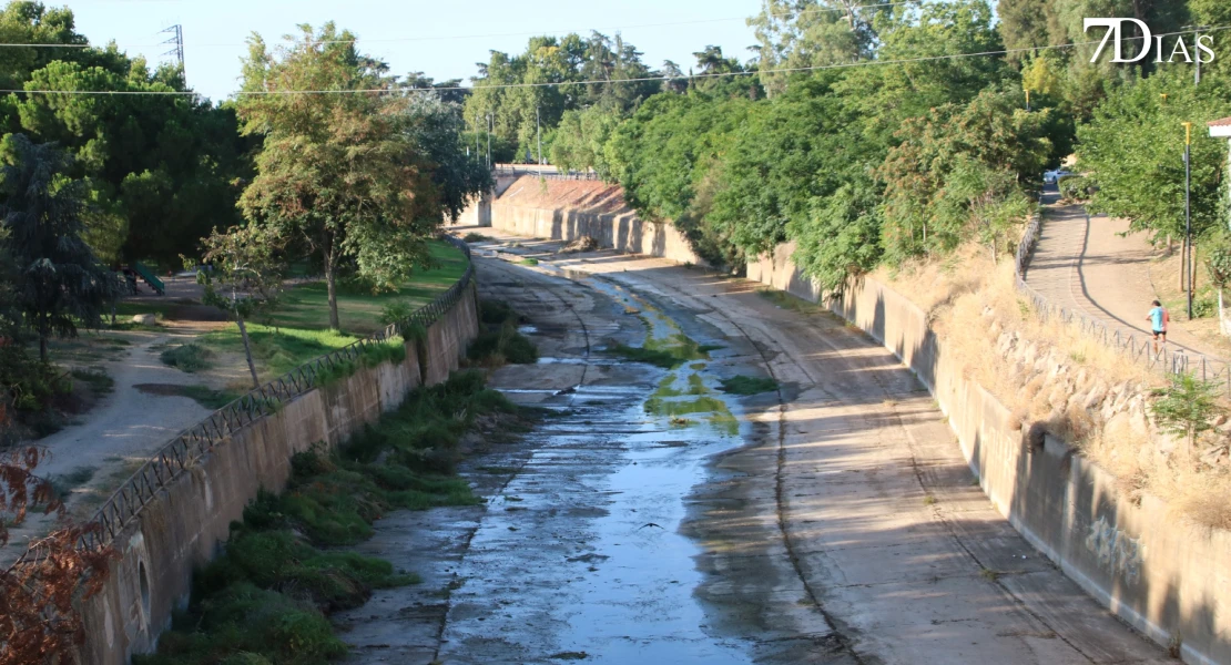 Así están siendo los trabajos para limpiar los arroyos Rivillas y Calamón en Badajoz