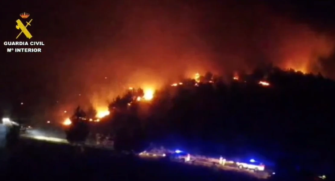Permiten volver a los evacuados, pero Casas de Millán sigue confinada por el incendio