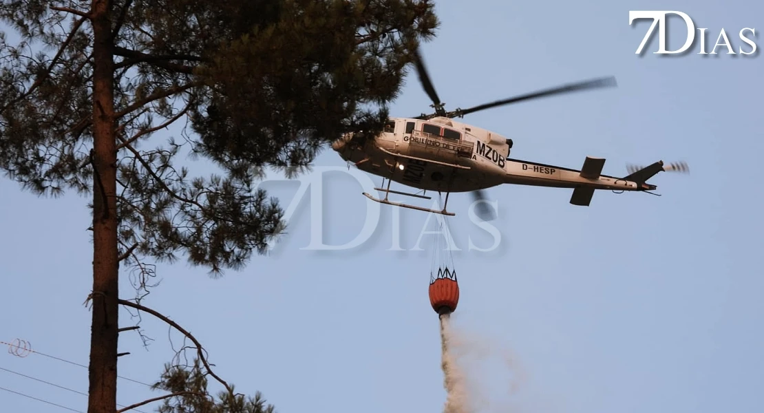 Imágenes del peligroso incendio de Pinofranqueado la tarde del miércoles