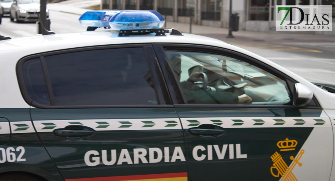 Un hombre se atrinchera armado en una vivienda de La Vera