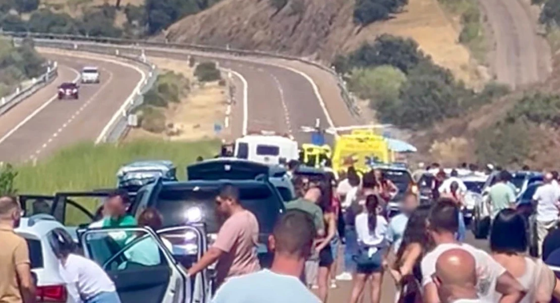 Muere un motorista en Extremadura tras colisionar contra vehículos retenidos en la A-5