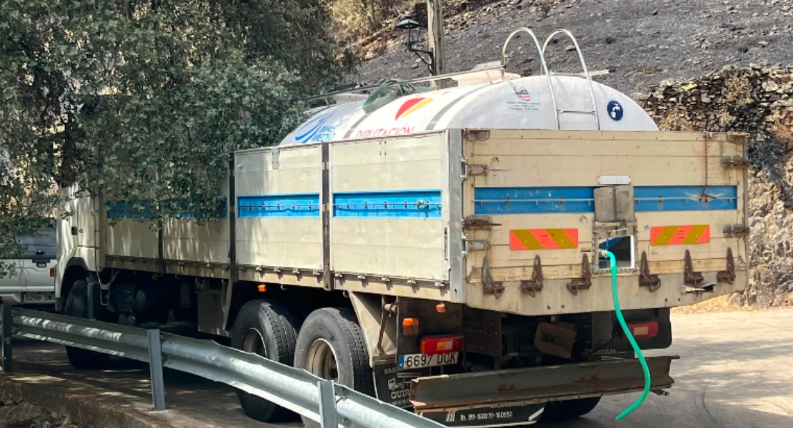 Dos cisternas abastecen de agua a varias localidades de Las Hurdes tras la contaminación por cenizas