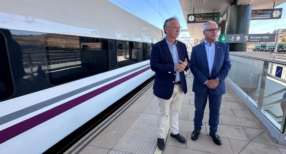 El tren como alternativa al piso de estudiantes: 30 euros y viajes ilimitados en Extremadura