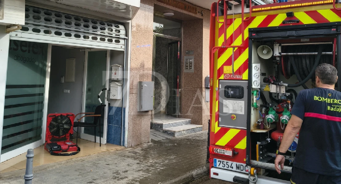 Incendio en un edificio de Valdepasillas en Badajoz