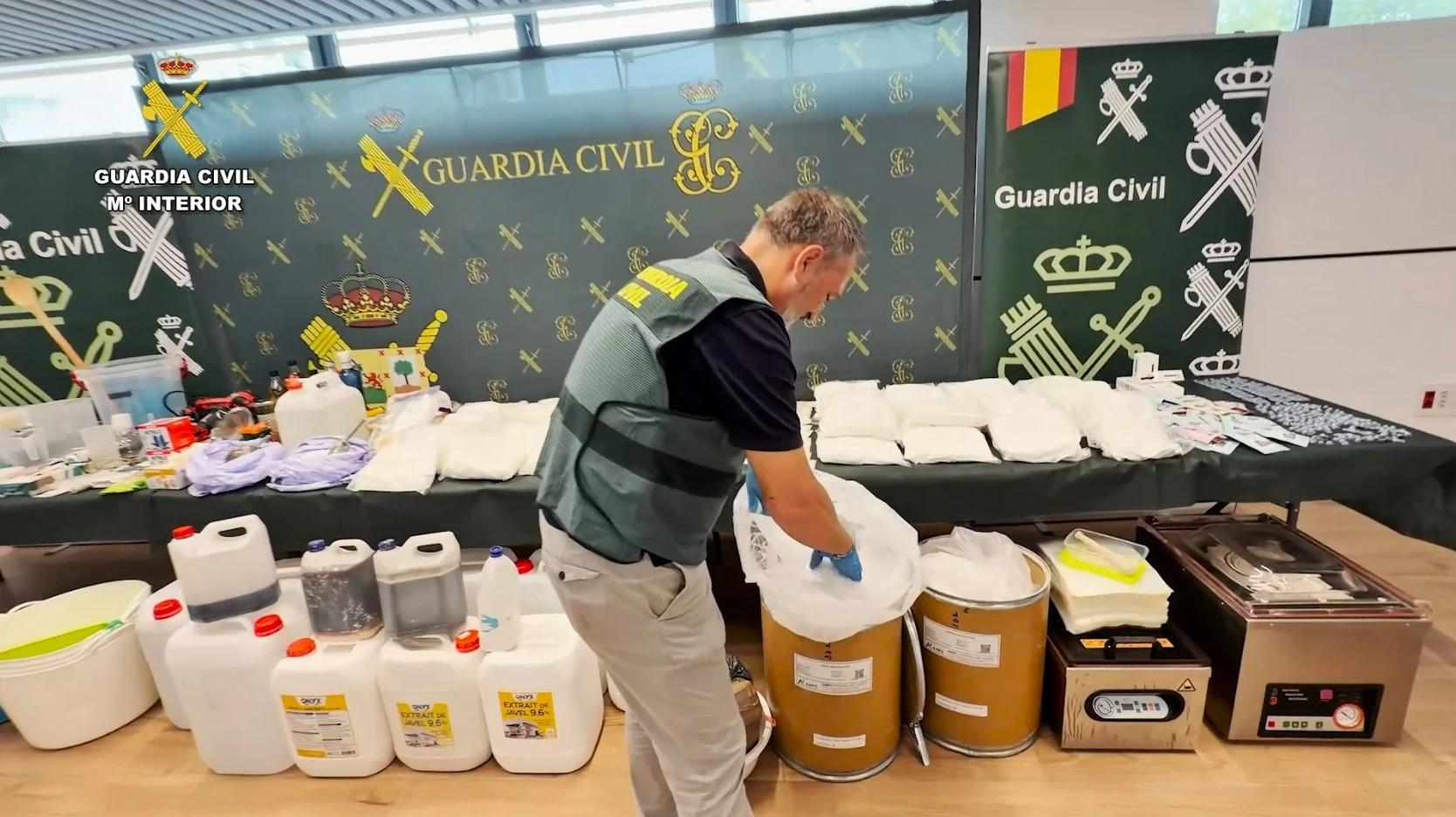 La Guardia Civil desarticula un laboratorio que producía hasta 200 kilos de speed a la semana