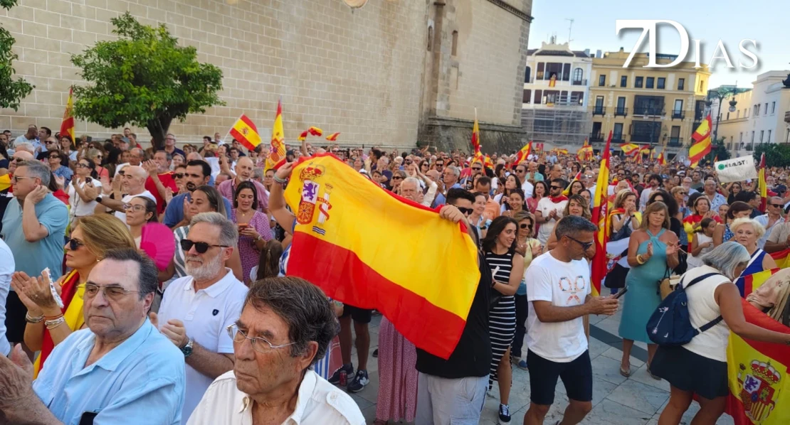 Badajoz se vuelca con el pueblo ceutí en la plaza de España