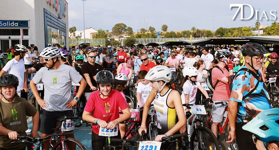 3.000 personas disfrutan del Día de la Bicicleta en Badajoz