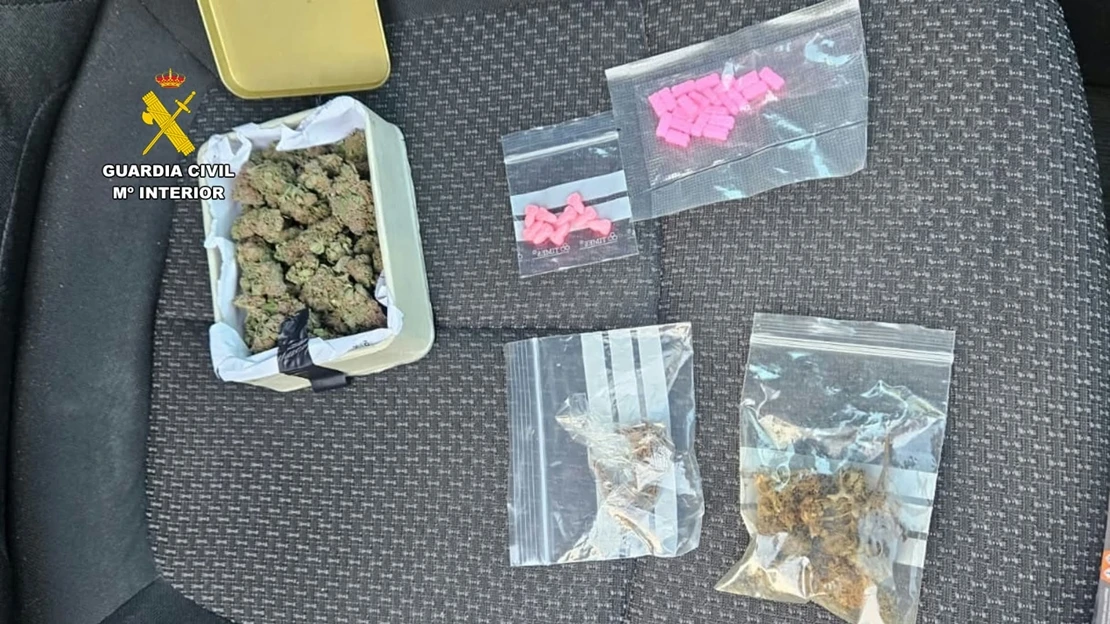 Detenido un conductor en la EX-206 transportando éxtasis y marihuana