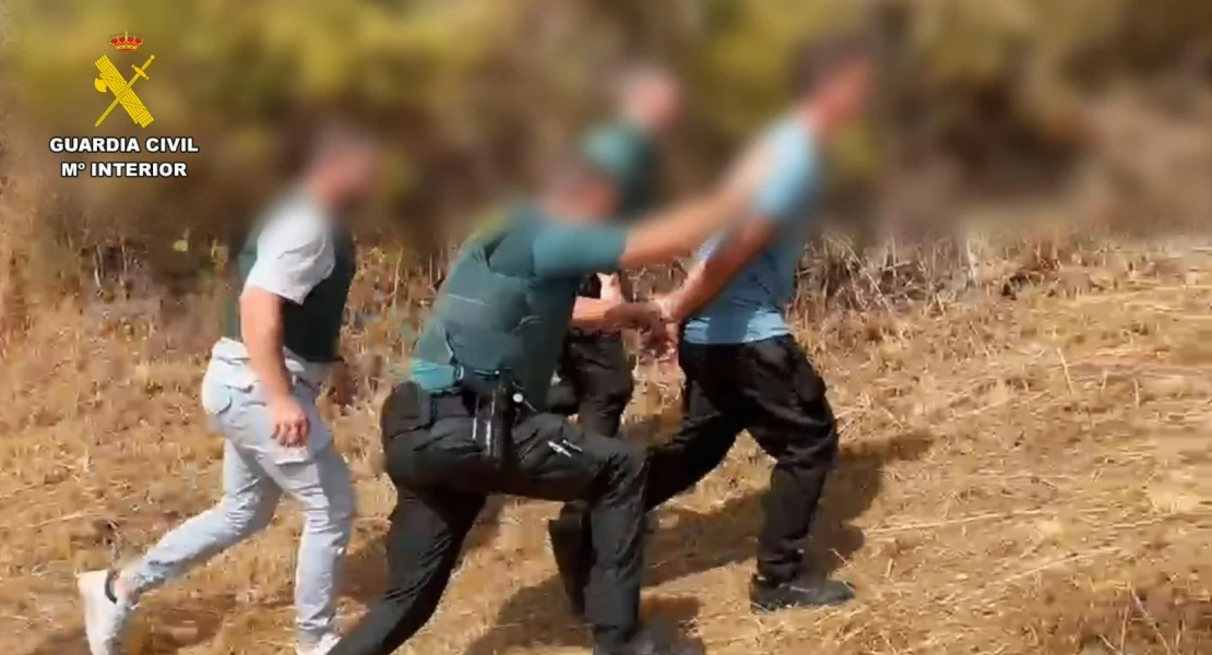Sin carné, en sentido contrario y a la fuga: la persecución de tres jóvenes por Extremadura